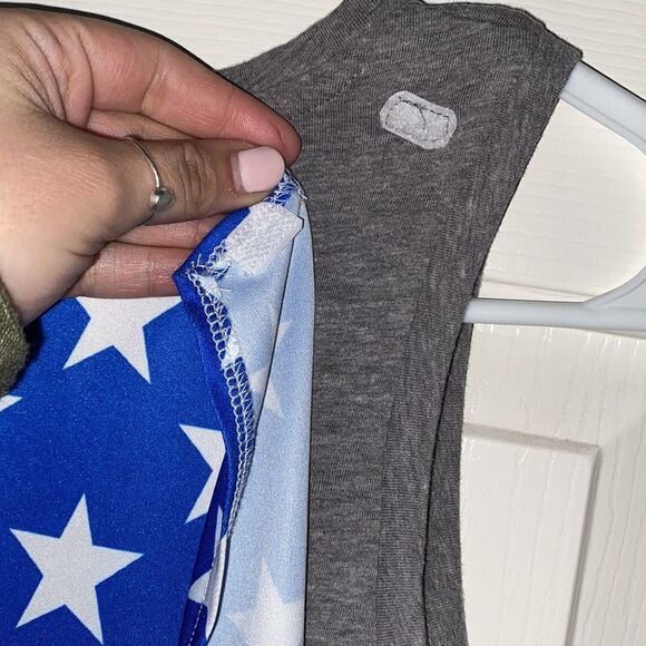 USA TANK TOP W/ REMOVABLE CAPE - Picture 3 of 4